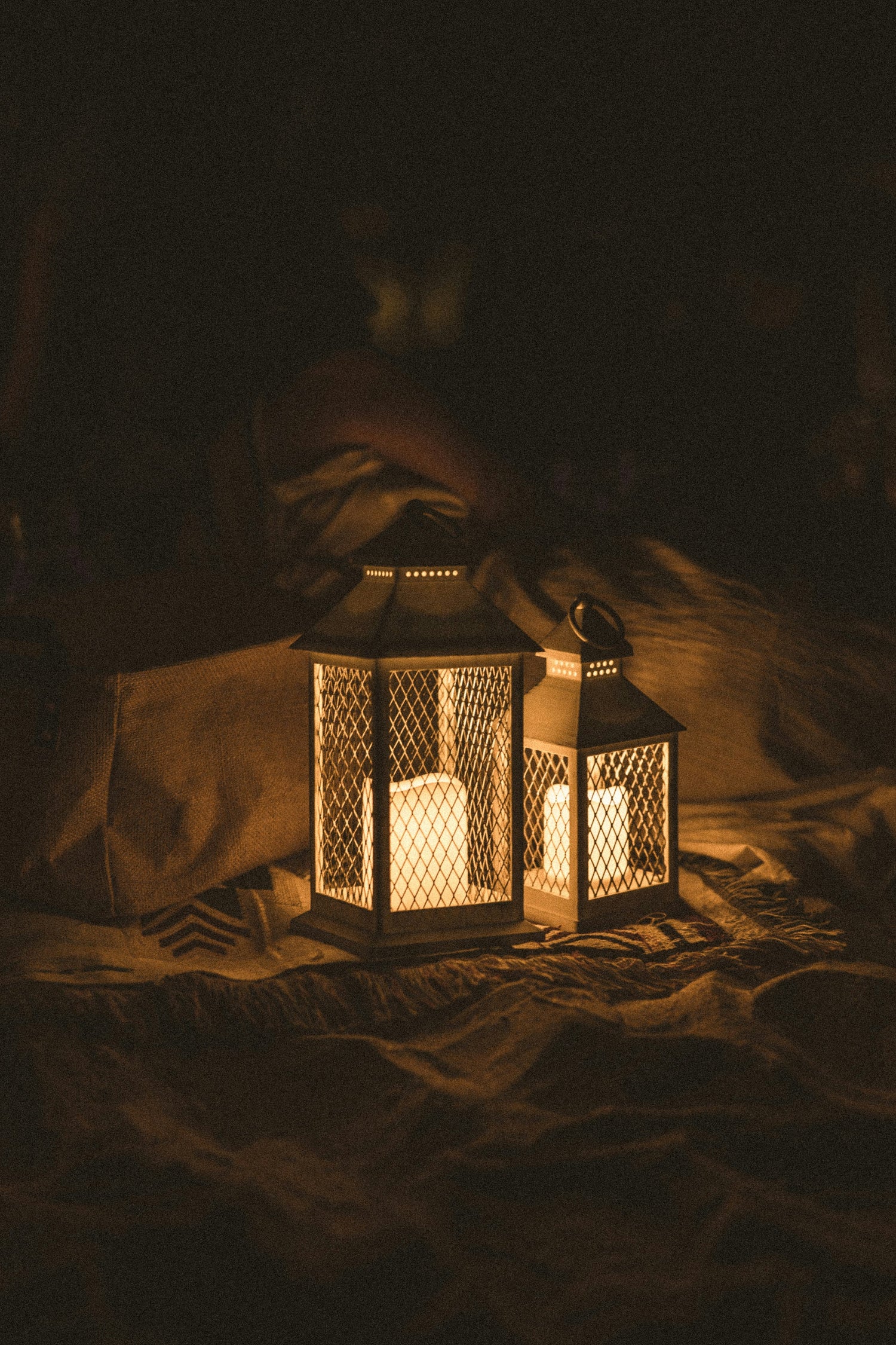 LANTERNS & CANDLES